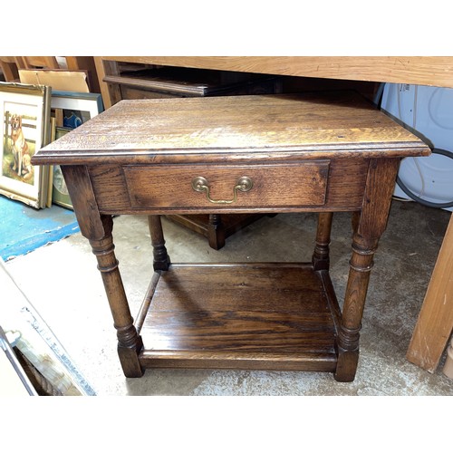 40 - GOOD QUALITY OAK 17TH CENTURY STYLE TABLE WITH UNDERTIER