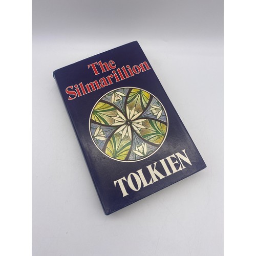 623 - J.R.R TOLKIEN THE SILMARILLION PUBLISHED BY GEORGE ALLEN AND UNWIN 1977