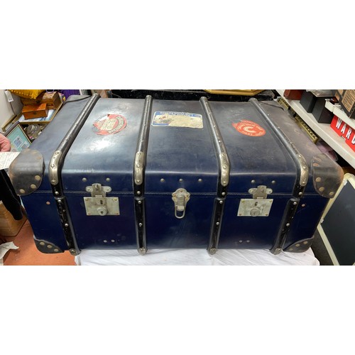 100 - SUPERB QUALITY BLUE BANDED ANTLER CABIN TRUNK WITH INTERNAL TRAY BEARING WHITE CUNARD STARLINE VOYAG... 