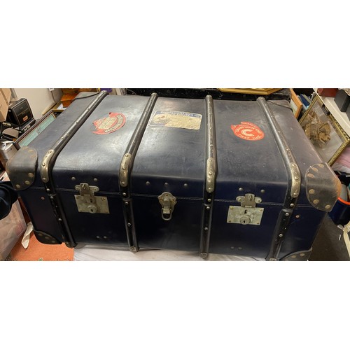 100 - SUPERB QUALITY BLUE BANDED ANTLER CABIN TRUNK WITH INTERNAL TRAY BEARING WHITE CUNARD STARLINE VOYAG... 