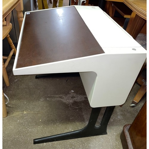 121 - LATE 1960S/EARLY 70S FLOTOTTO DESK BY LUIGI COLANI