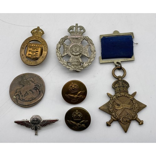 502 - WWI MEDAL TO PRIVATE G.WOODCOCK, L.N.LINAR, SOME TUNIC BUTTONS, CAP BADGE, ON WAR SERVICE LAPEL BADG... 