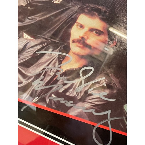 543 - SIGNED 'QUEEN THE GREATEST HITS' VINYL LP COVER MOUNTED FRAMED AND GLAZED