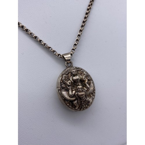 493 - WHITE METAL BAS RELIEF OVAL LOCKET ON A DOUBLE LINK CHAIN 21.7G APPROX