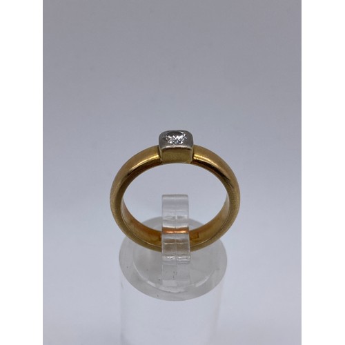 507 - 22CT GOLD CZ SET WEDDING BAND SIZE N/O 8.7G APPROX