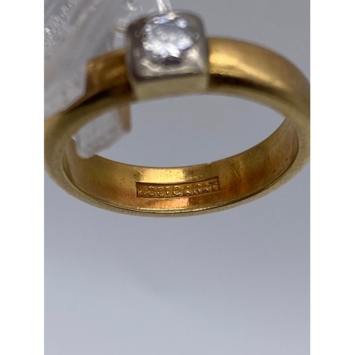 507 - 22CT GOLD CZ SET WEDDING BAND SIZE N/O 8.7G APPROX