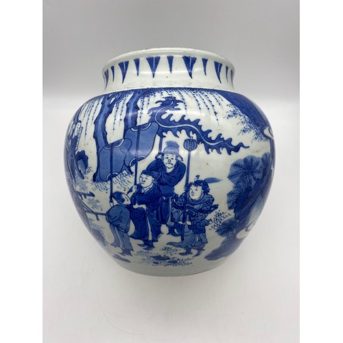 182 - CHINESE BLUE AND WHITE BULBOUS VASE DECORATED WITH A DIGNITARY WITH ATTENDANTS HEIGHT 22.5CM APPROX