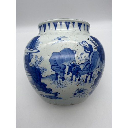 182 - CHINESE BLUE AND WHITE BULBOUS VASE DECORATED WITH A DIGNITARY WITH ATTENDANTS HEIGHT 22.5CM APPROX