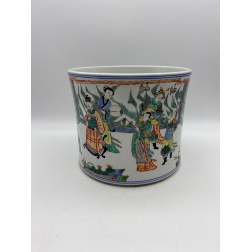 183 - CHINESE FAMILLE VERTE CYLINDRICAL PLANTER DECORATED WITH FIGURES AT COURT DIAMETER 19.5CM, HEIGHT 16... 