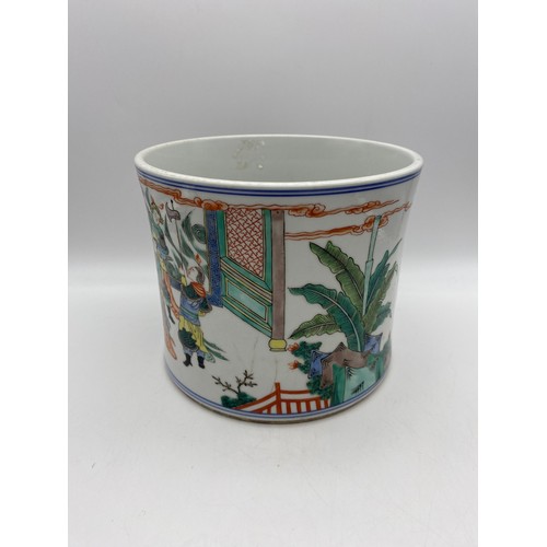 183 - CHINESE FAMILLE VERTE CYLINDRICAL PLANTER DECORATED WITH FIGURES AT COURT DIAMETER 19.5CM, HEIGHT 16... 