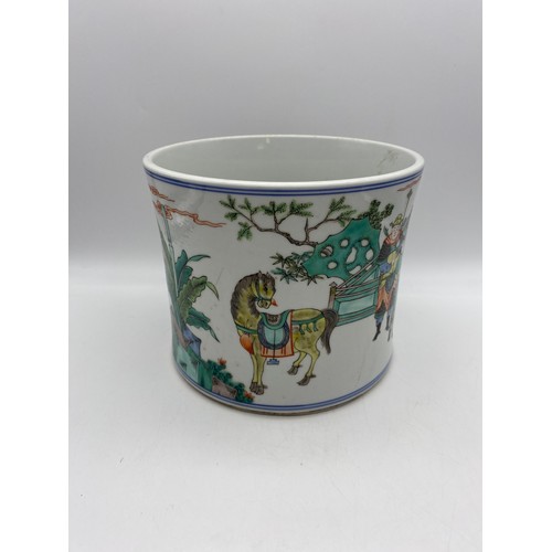 183 - CHINESE FAMILLE VERTE CYLINDRICAL PLANTER DECORATED WITH FIGURES AT COURT DIAMETER 19.5CM, HEIGHT 16... 