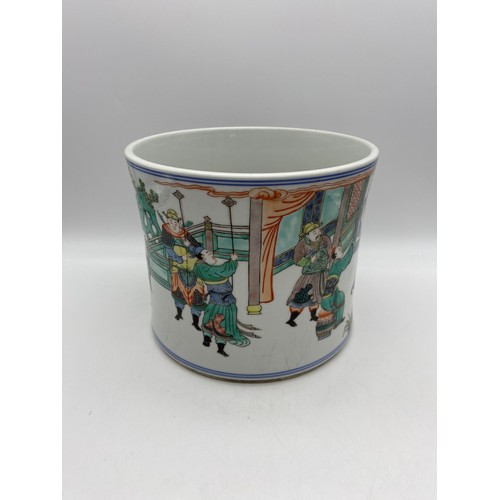 183 - CHINESE FAMILLE VERTE CYLINDRICAL PLANTER DECORATED WITH FIGURES AT COURT DIAMETER 19.5CM, HEIGHT 16... 