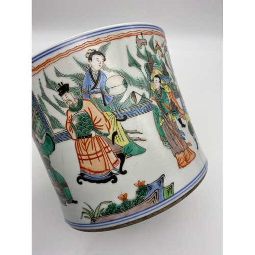 183 - CHINESE FAMILLE VERTE CYLINDRICAL PLANTER DECORATED WITH FIGURES AT COURT DIAMETER 19.5CM, HEIGHT 16... 