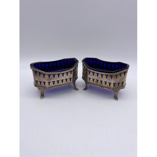 363 - PAIR OF WHITE METAL GEORGE III STYLE TABLE SALTS WITH BLUE GLASS LINERS