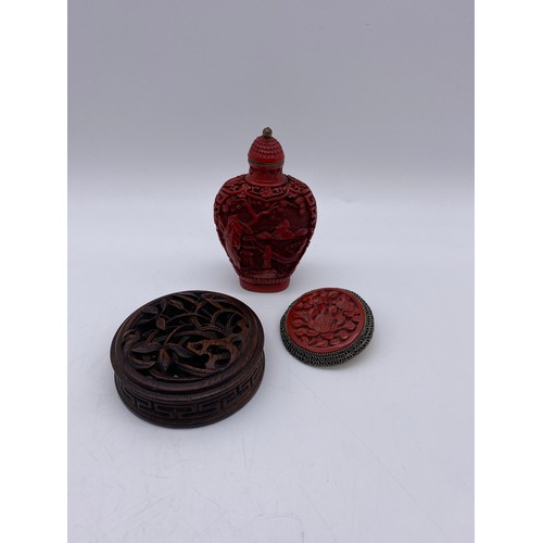 370 - RED CINNABAR LACQUER OVOID SNUFF BOTTLE, ROUNDEL BROOCH AND HARDWOOD LID TO VASE