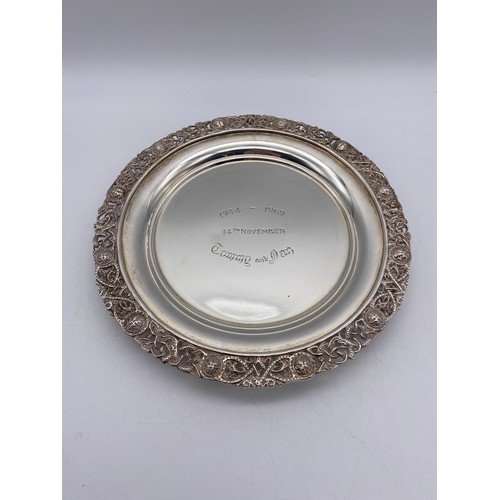 366 - 925 DUBLIN SILVER WAITER TRAY WITH FILIGREE BORDER ENGRAVED DESCRIPTION TO CENTRE 12.2OZ APPROX 20CM... 