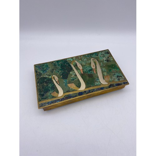 284 - LOS CASTILLO STYLE MALACHITE AND BRASS BOX DECORATED WITH SWANS 20CM X 11CM