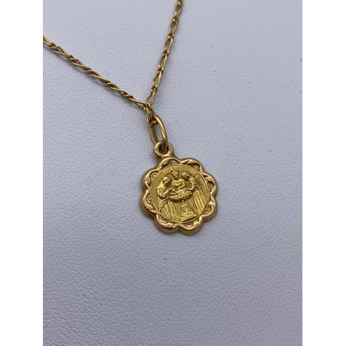 450 - 18CT RICORDO DEL BATTESIMO PENDANT ON 18CT GOLD TRACE CHAIN 50CM APPROX 4.2G