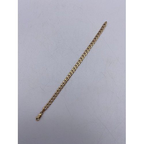 452 - 9CT GOLD FLAT CURB LINK BRACEET WITH LOBSTER CLAW FASTENER 18CM LONG 3.6G APPROX