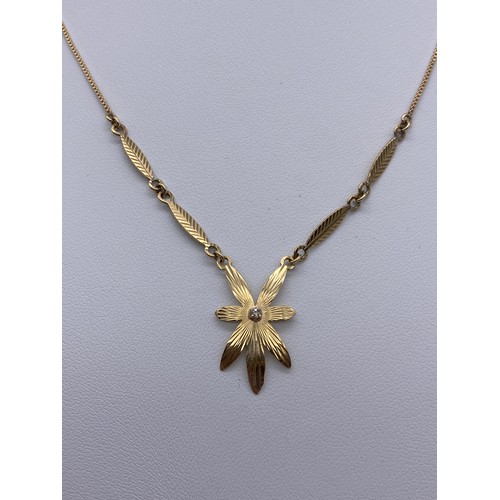 447 - 9CT GOLD DIAMOND CHIP FLORAL PENDANT ON CUBE CHAIN 3.8G APPROX 44CM LONG