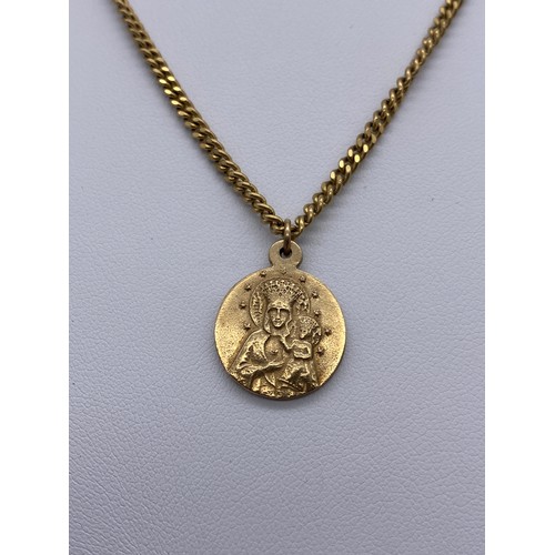 451 - 9CT GOLD MADONNA AND CHILD PENDANT ON A 9CT GOLD FLAT CURB LINK CHAIN 50CM LONG 14.5G APPROX