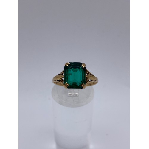 461 - 9CT GOLD AND GREEN BERYL CLAW SET RING SIZE O 2.3G APPROX