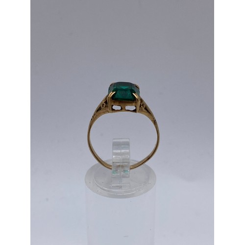 461 - 9CT GOLD AND GREEN BERYL CLAW SET RING SIZE O 2.3G APPROX