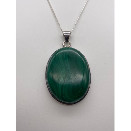 459 - 925 SILVER FRAMED MALACHITE OVAL PENDANT ON CHAIN, SIMULATED PEARL NECKLACE, AND A COUPLE MORE SILVE... 