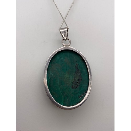 459 - 925 SILVER FRAMED MALACHITE OVAL PENDANT ON CHAIN, SIMULATED PEARL NECKLACE, AND A COUPLE MORE SILVE... 