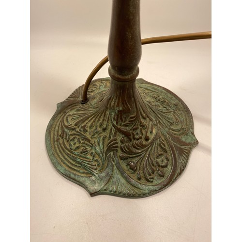 355 - TIFFANY STYLE BRONZE AND STAINED GLASS SHADE TABLE LAMP