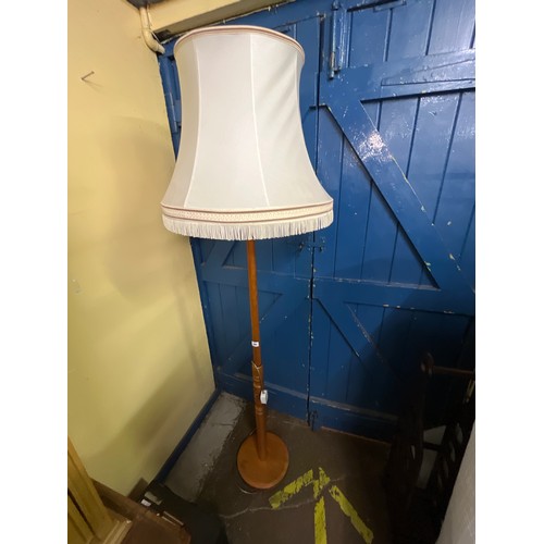 40 - 1970S TEAK LAMP STANDARD