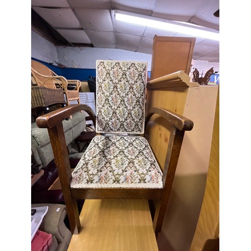 71 - OAK FRAMED TAPESTRY UPHOLSTERED CHILDS CHAIR, AND WHITE CANE BASKET HOLDER UNIT