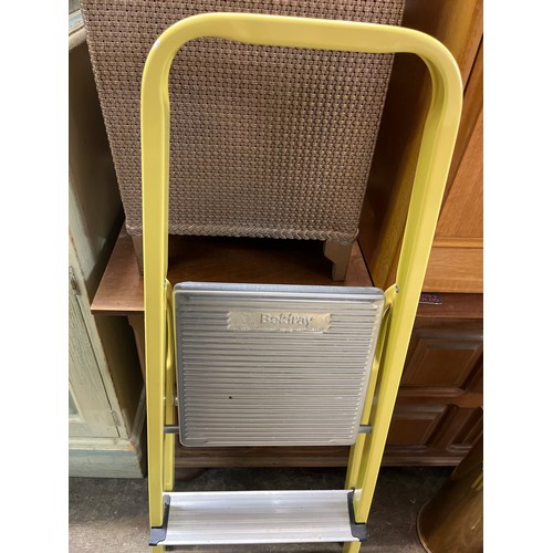 86 - BELDRAY YELLOW SINGLE TREAD STEP LADDER