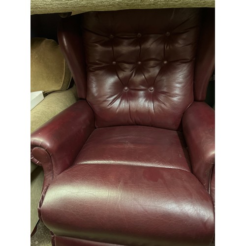 109 - CHERRY LEATHER ELECTRIC RECLINING CHAIR