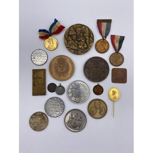 396 - MISCELLANEOUS BAG OF COMMEMORATIVE MEDALLIONS