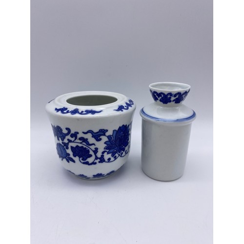 301 - SHELF OF CHINESE BLUE AND WHITE VASES INCLUDING BOTTLE AND DOUBLE GOURD EXAMPLES