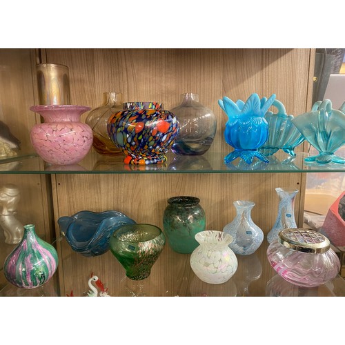 308 - TWO SHELVES OF CAITHNESS AND MOTTLED GLASSWARE AND SOME STOURBRIDGE BLUE PRESSED GLASSWARE