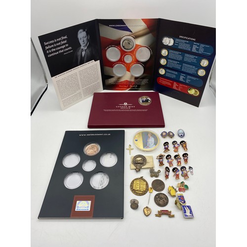 514 - BAG OF GOLDEN SHRED ADVERTISING LAPEL BADGES AND OTHERS, AND WATERLOO COMMEMORATIVE COIN, LONDON MIN... 