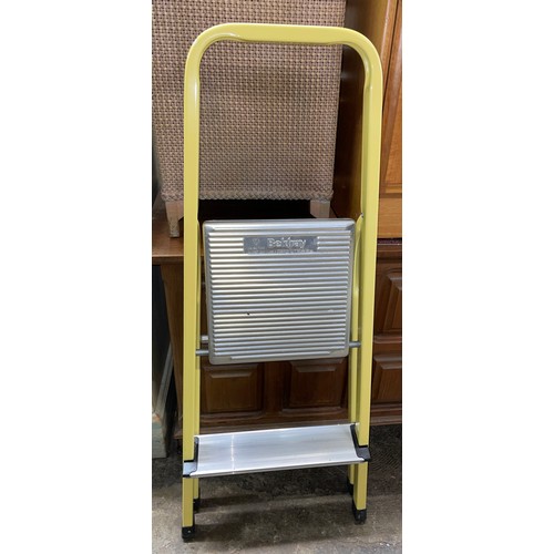 86 - BELDRAY YELLOW SINGLE TREAD STEP LADDER