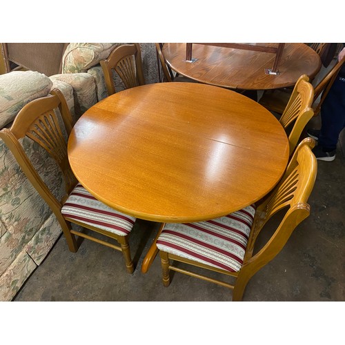 37 - PEDESTAL CIRCULAR DINING TABLE WITH SIX PIERCED SPLAT BACK CHAIRS