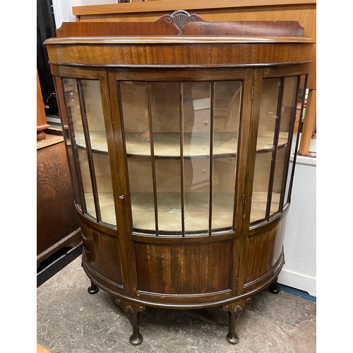 1 - EARLY 20TH CENTURY MAHOGANY BOW FRONTED GLAZED CABINET ON CABRIOLE LEGS