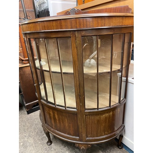 1 - EARLY 20TH CENTURY MAHOGANY BOW FRONTED GLAZED CABINET ON CABRIOLE LEGS