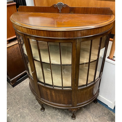 1 - EARLY 20TH CENTURY MAHOGANY BOW FRONTED GLAZED CABINET ON CABRIOLE LEGS