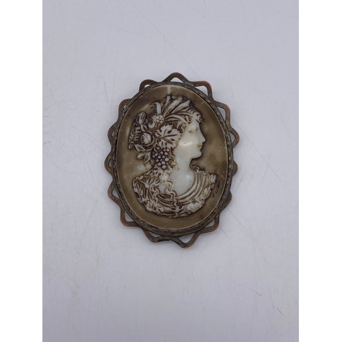 526 - ITALIAN CARVED OVAL CAMEO OF A FEMALE HEAD SIGNED BACCIO IN WAVY METAL MOUNT