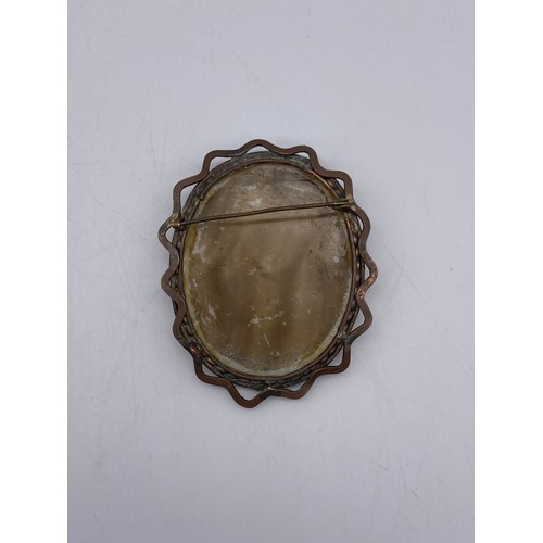 526 - ITALIAN CARVED OVAL CAMEO OF A FEMALE HEAD SIGNED BACCIO IN WAVY METAL MOUNT