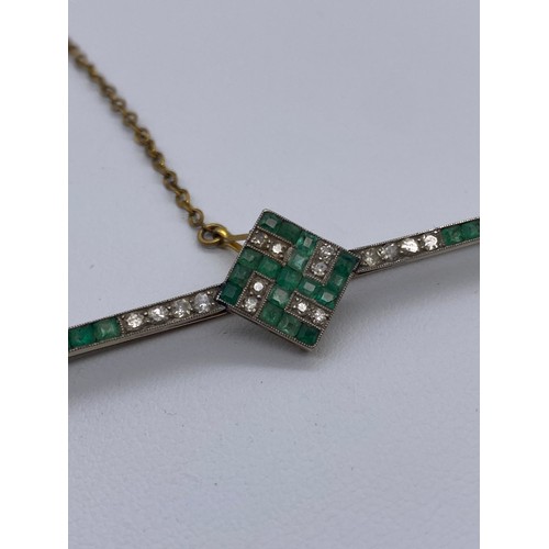 537 - UNMARKED YELLOW METAL ART DECO GREEN AND CZ STONE SWASTIKA BAR BROOCH WITH SAFETY CHAIN 3.9G APPROX