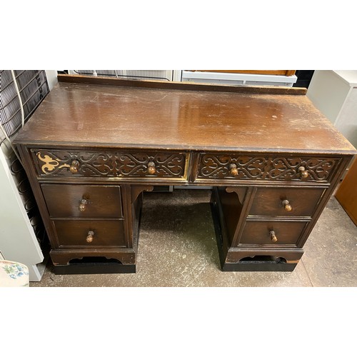 17 - OAK KNEEHOLE DRESSING TABLE