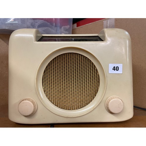 40 - CREAM BAKELITE CASED BUSH RADIO