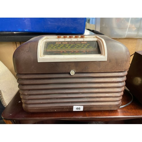 46 - BUSH DAC10 BROWN BAKELITE CASED RADIO