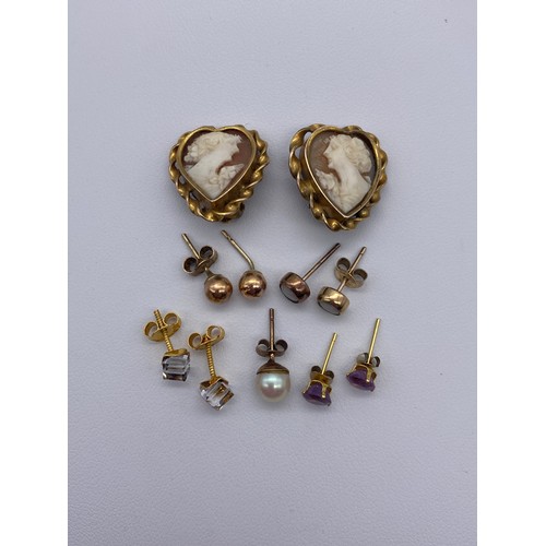 538 - PAIR OF HEART SHAPED CAMEO 9CT GOLD MOUNTED CLIP ON EARRINGS AND OTHER STUD EARRINGS